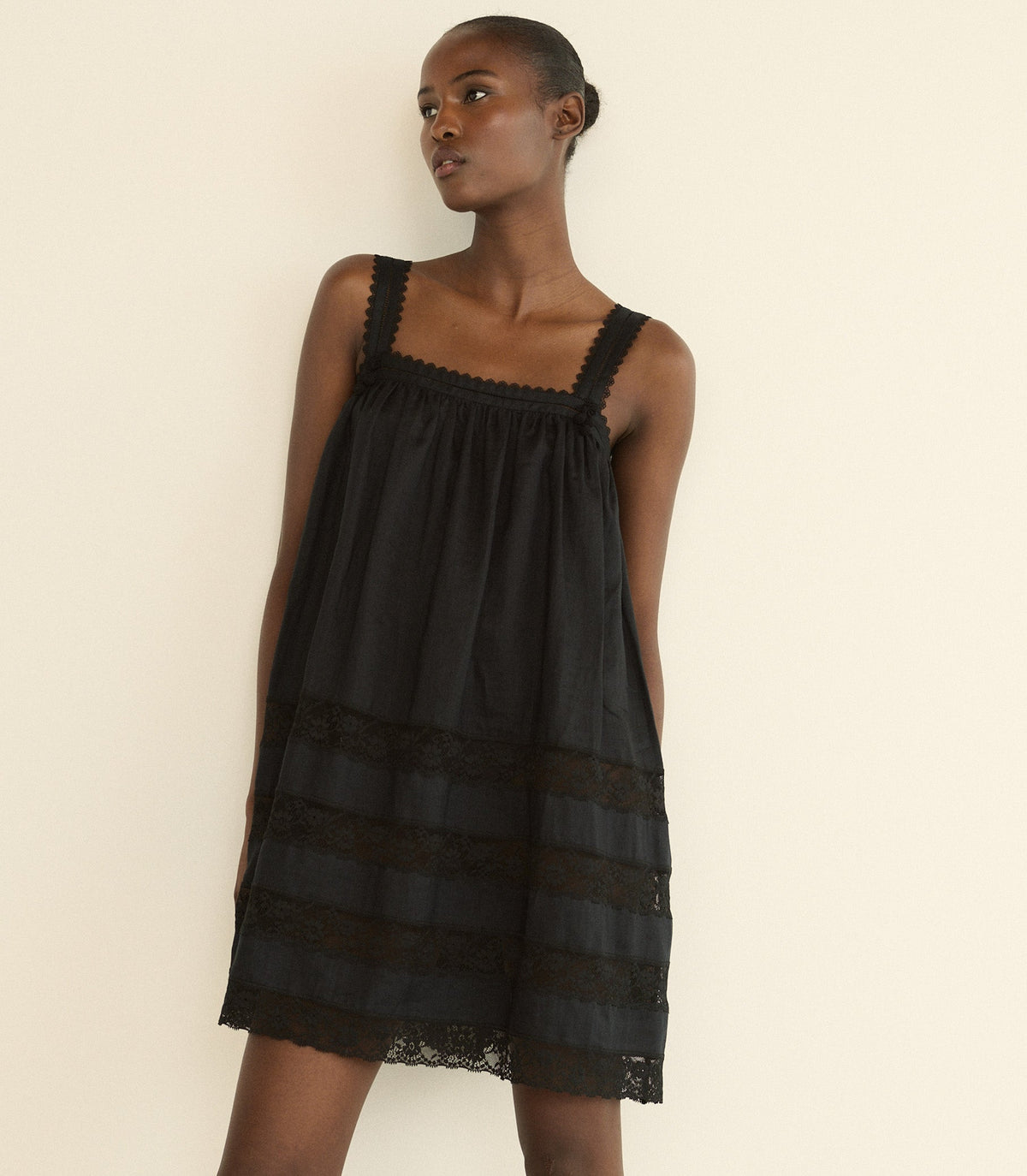 Aloise Dress in Black - view 4