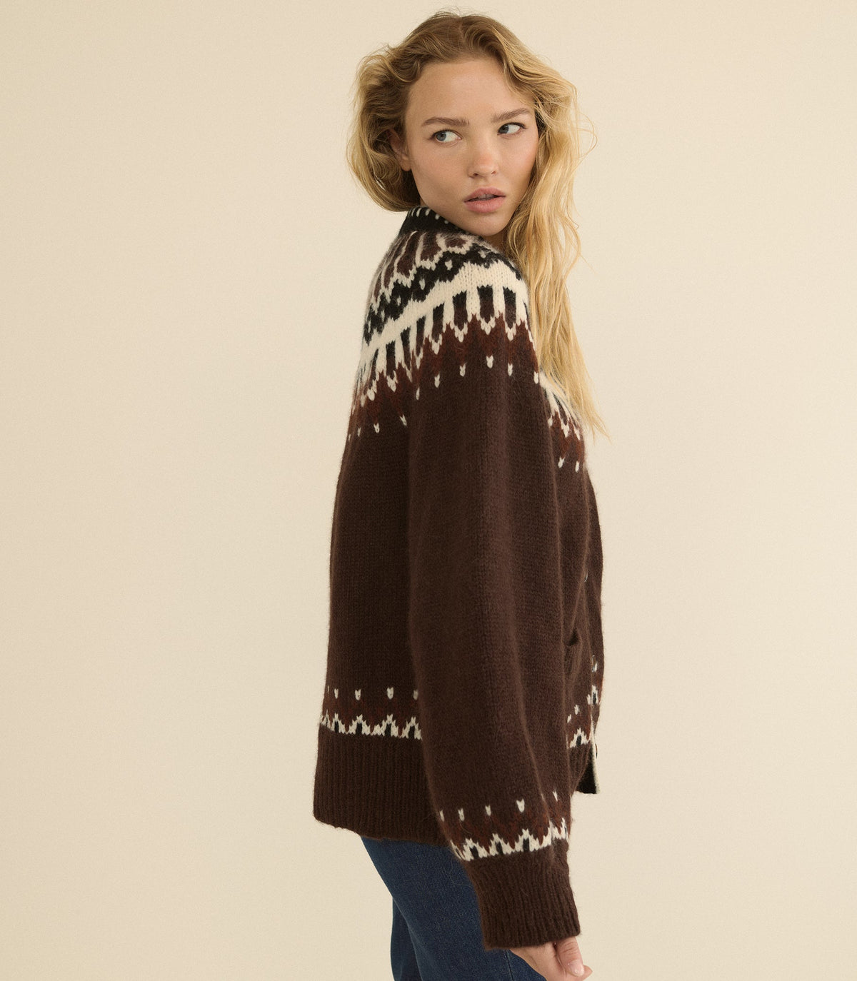 Hue Cardigan in Brun Aberdeen Fair Isle - view 7