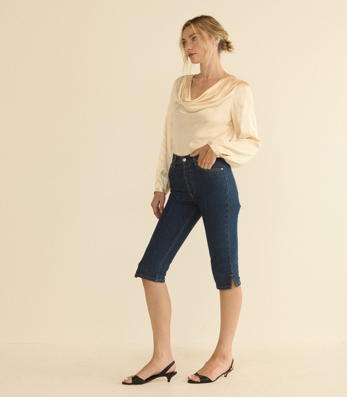 Chantal Capri in Cavalaire Dark Wash - view 2